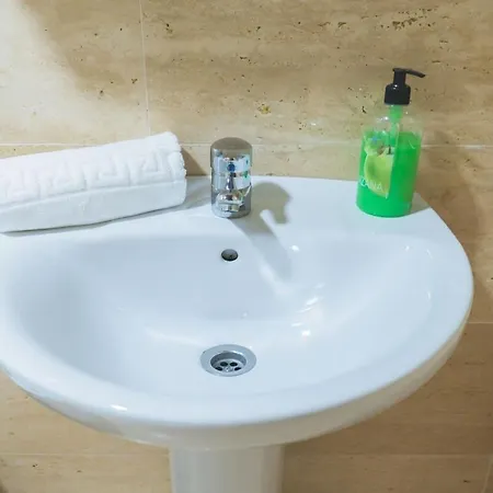 Apartamento Centrico En Calle Carreteria - Málaga